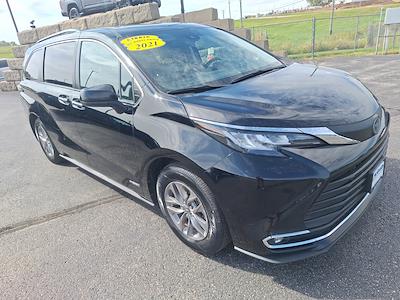 Used 2021 Toyota Sienna XLE AWD, Minivan for sale #S241372A - photo 1