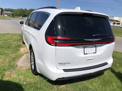 Used 2022 Chrysler Pacifica Touring L FWD, Minivan for sale #CP1242 - photo 2
