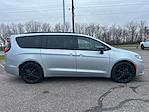 Used 2023 Chrysler Pacifica Limited FWD, Minivan for sale #JLUT10021 - photo 9