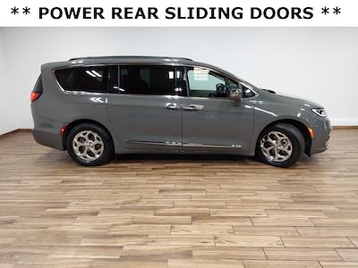 Used 2022 Chrysler Pacifica Limited FWD, Minivan for sale #MBUT9918 - photo 2