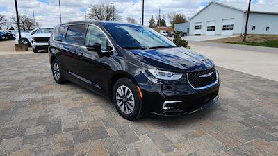 Used 2022 Chrysler Pacifica Hybrid Touring L FWD, Minivan for sale #5529A - photo 1