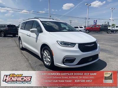 Used 2022 Chrysler Pacifica Touring L FWD, Minivan for sale #P139021 - photo 1