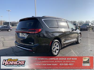 Used 2023 Chrysler Pacifica Limited AWD, Minivan for sale #P513945 - photo 2