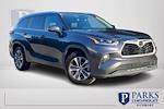 Used 2021 Toyota Highlander XLE 4x2, SUV for sale #8R3971 - photo 1