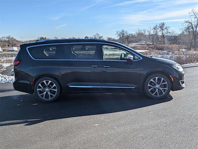 Used 2017 Chrysler Pacifica Limited FWD, Minivan for sale #KJ24457A - photo 2