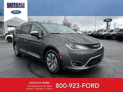 Used 2017 Chrysler Pacifica Platinum, Minivan for sale #Q684941 - photo 1