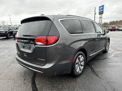 Used 2017 Chrysler Pacifica Platinum, Minivan for sale #Q684941 - photo 2