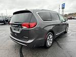 Used 2017 Chrysler Pacifica Platinum, Minivan for sale #Q684941 - photo 2