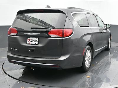 2017 Chrysler Pacifica FWD, Minivan for sale #01P2093A - photo 2