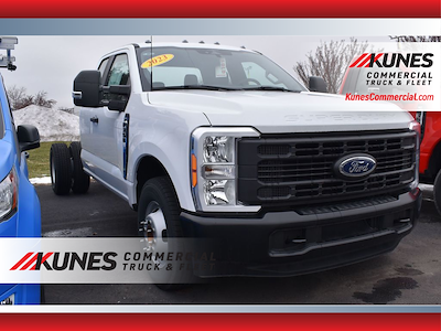 2023 Ford F-350 Super Cab DRW 4x2, Cab Chassis for sale #01T1867 - photo 1