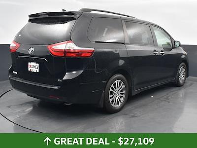 2019 Toyota Sienna 4x2, Minivan for sale #01X927 - photo 2