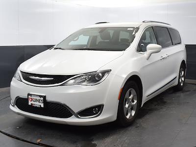 Used 2017 Chrysler Pacifica Touring L Plus FWD, Minivan for sale #05X635 - photo 2