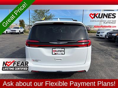 Used 2022 Chrysler Pacifica Touring L FWD, Minivan for sale #22P937 - photo 2