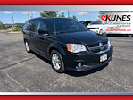 Used 2019 Dodge Grand Caravan SXT FWD, Minivan for sale #22X535 - photo 1