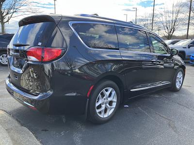 Used 2017 Chrysler Pacifica FWD, Minivan for sale #Q2804A - photo 2
