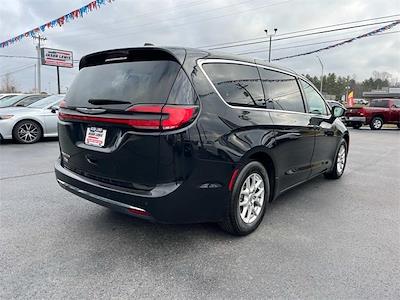 Used 2023 Chrysler Pacifica Touring L FWD, Minivan for sale #LE11070E - photo 2