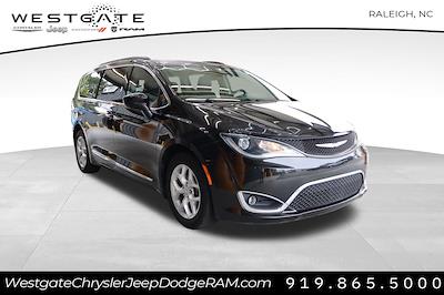 Used 2017 Chrysler Pacifica Touring L FWD, Minivan for sale #26302P - photo 1