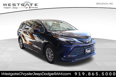 Used 2021 Toyota Sienna LE FWD, Minivan for sale #26911P - photo 1