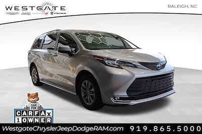 Used 2021 Toyota Sienna XLE FWD, Minivan for sale #27408P - photo 1