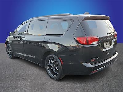 Used 2018 Chrysler Pacifica Touring L Plus FWD, Minivan for sale #BU3467A - photo 2