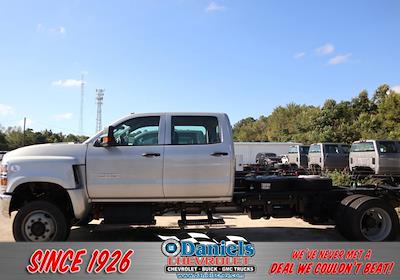 2024 Chevrolet Silverado 6500 Crew Cab DRW 4WD, Cab Chassis for sale #449135 - photo 1