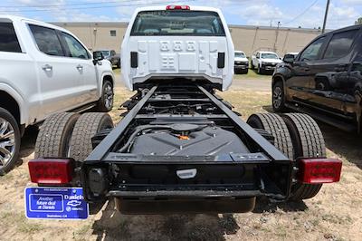 2024 Chevrolet Silverado 5500 Crew Cab DRW 4WD, Cab Chassis for sale #795830 - photo 2