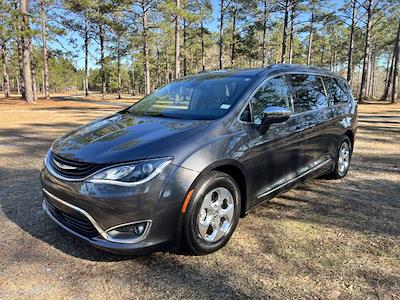 Used 2018 Chrysler Pacifica Hybrid Limited FWD, Minivan for sale #553715A - photo 1