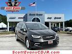 Used 2022 Chrysler Pacifica Touring L FWD, Minivan for sale #D6102 - photo 1