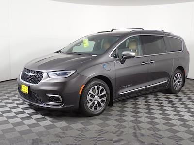 Used 2021 Chrysler Pacifica Pinnacle FWD, Minivan for sale #F42210A - photo 1