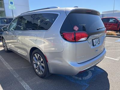 Used 2017 Chrysler Pacifica Limited FWD, Minivan for sale #FAJ5881A - photo 2