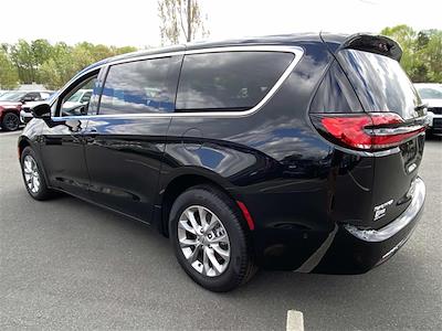 Used 2023 Chrysler Pacifica Touring L AWD, Minivan for sale #KP1411 - photo 2