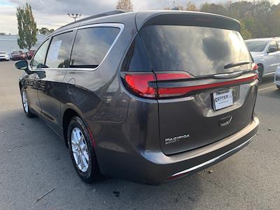 Used 2022 Chrysler Pacifica Touring L FWD, Minivan for sale #KP1762 - photo 2