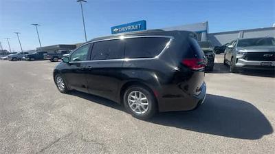 Used 2022 Chrysler Pacifica Touring L FWD, Minivan for sale #NR153498P - photo 2