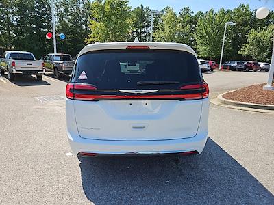 Used 2022 Chrysler Pacifica Touring L FWD, Minivan for sale #J1843 - photo 2