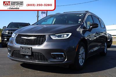 Used 2022 Chrysler Pacifica Touring L FWD, Minivan for sale #P7715 - photo 1