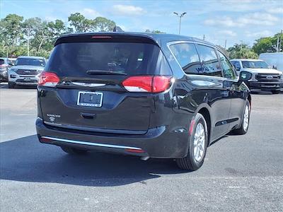 Used 2023 Chrysler Voyager LX FWD, Minivan for sale #00P25444 - photo 2
