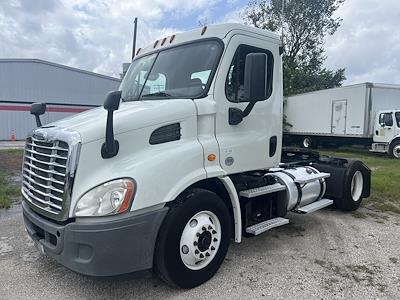 Used 2014 Freightliner Cascadia Day Cab 4x2, Semi Truck for sale #562493 - photo 1