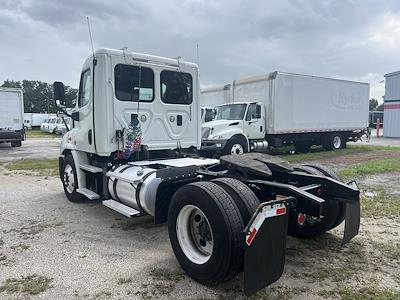 Used 2014 Freightliner Cascadia Day Cab 4x2, Semi Truck for sale #562493 - photo 2