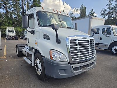 Used 2015 Freightliner Cascadia Day Cab 4x2, Semi Truck for sale #640191 - photo 1