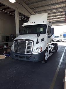 Used 2016 Freightliner Cascadia Day Cab 4x2, Semi Truck for sale #656126 - photo 1