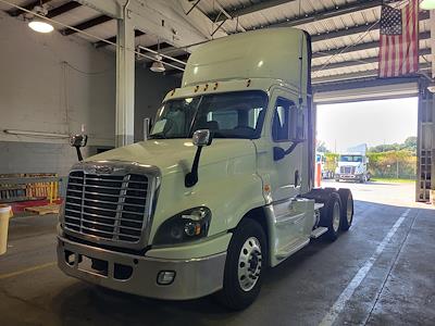 Used 2017 Freightliner Cascadia Day Cab 6x4, Semi Truck for sale #670965 - photo 1