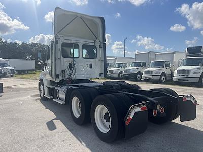 Used 2017 Freightliner Cascadia Day Cab 6x4, Semi Truck for sale #672046 - photo 2