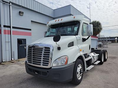 Used 2017 Freightliner Cascadia Day Cab 6x4, Semi Truck for sale #674873 - photo 1