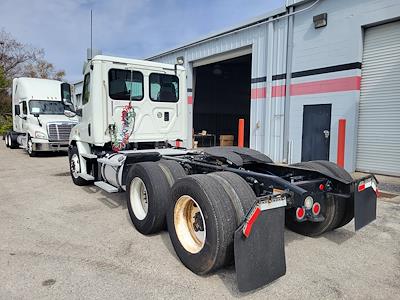 Used 2017 Freightliner Cascadia Day Cab 6x4, Semi Truck for sale #674873 - photo 2