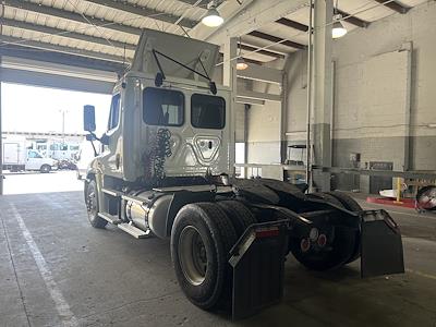 Used 2018 Freightliner Cascadia Day Cab 4x2, Semi Truck for sale #746251 - photo 2