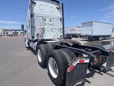 Used 2018 Freightliner Cascadia Sleeper Cab 6x4, Semi Truck for sale #764993 - photo 2