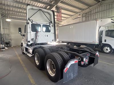 Used 2018 Freightliner Cascadia Day Cab 6x4, Semi Truck for sale #769735 - photo 2