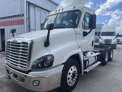 Used 2018 Freightliner Cascadia Day Cab 6x4, Semi Truck for sale #775238 - photo 1