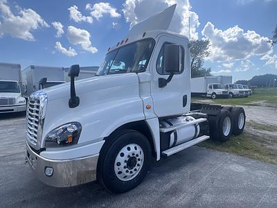 Used 2018 Freightliner Cascadia Day Cab 6x4, Semi Truck for sale #775239 - photo 1