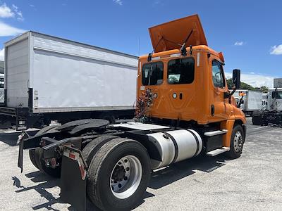 Used 2019 Freightliner Cascadia Day Cab 4x2, Semi Truck for sale #790858 - photo 2